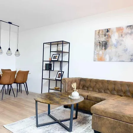 Stylish With Balcony Apartment *