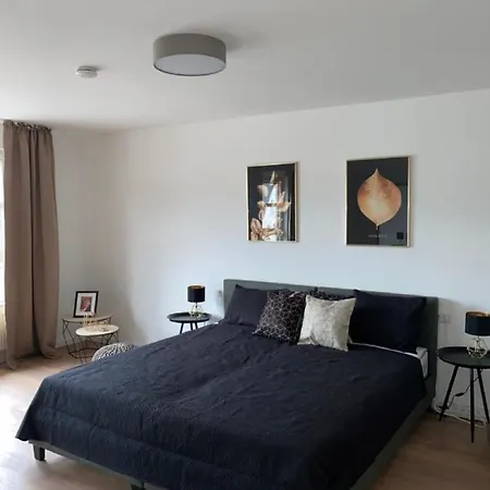 Stylish With Balcony Apartment *